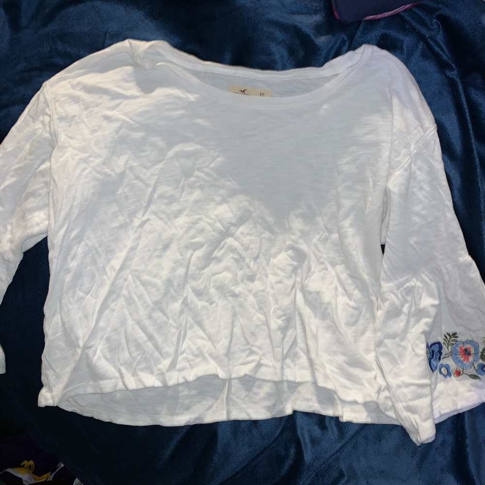 women’s hollister too with floral sleeves